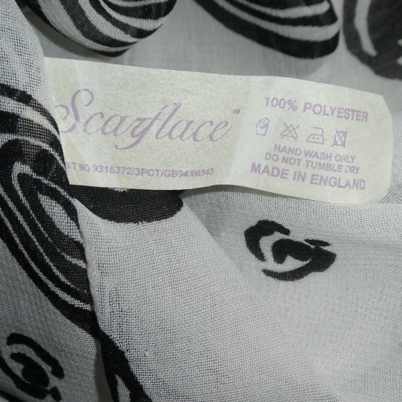 SCARFLACE MAGNETIC CLOSURE CIRCLE SCARF IN MODERN PATTERN-SHEER-MADE IN ENGLAND - Picture 4 of 5